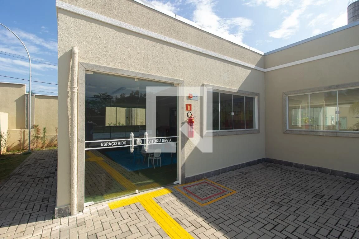 2-bedroom apartment in a building with a pool — photo 59