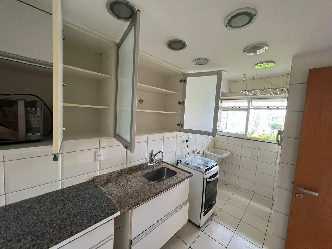 Furnished apartment with 2 bedrooms and 3 bathrooms — photo 2
