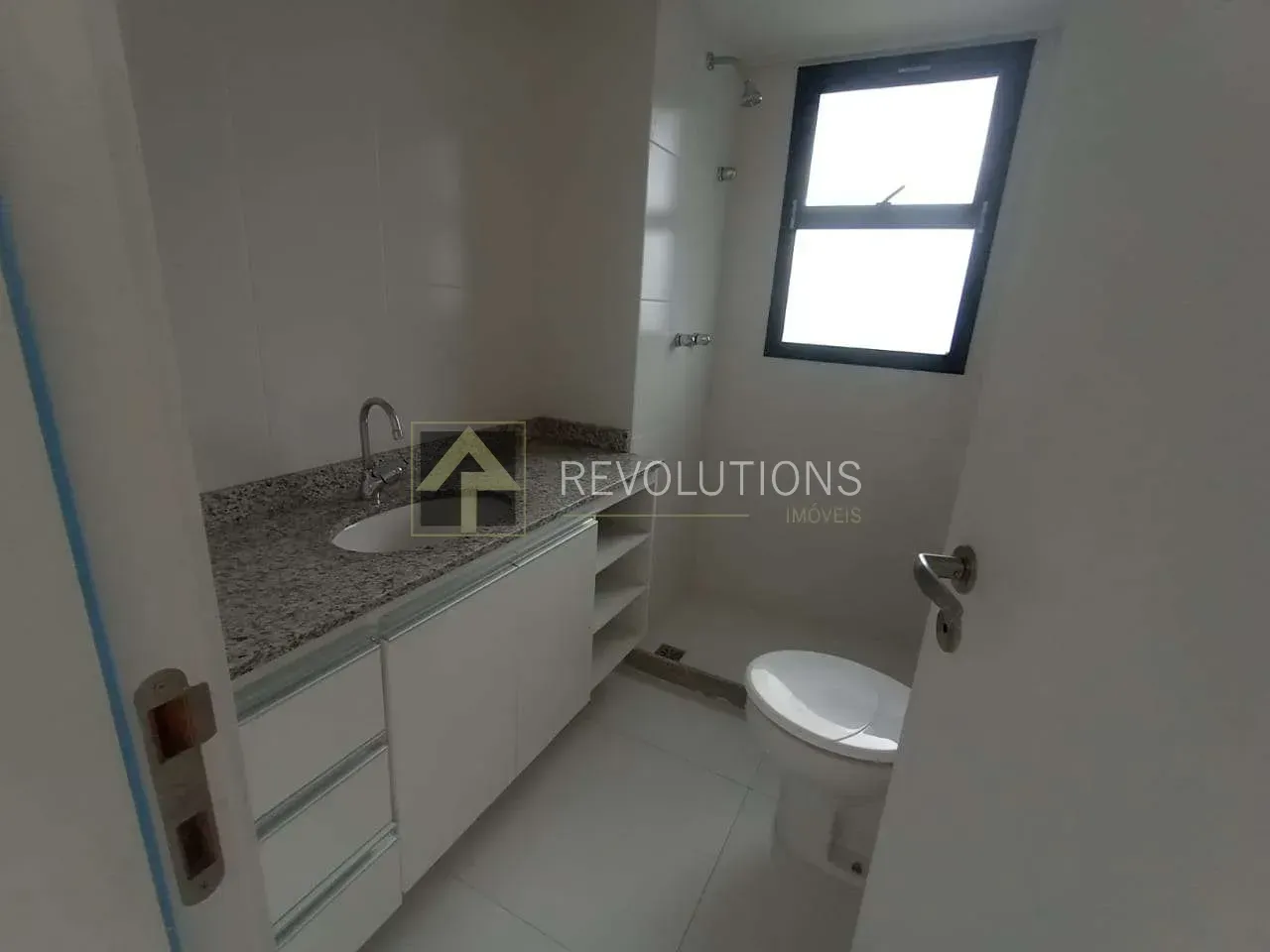 Apartamento sem mobília com 4 quartos e 5 banheiros — photo 16