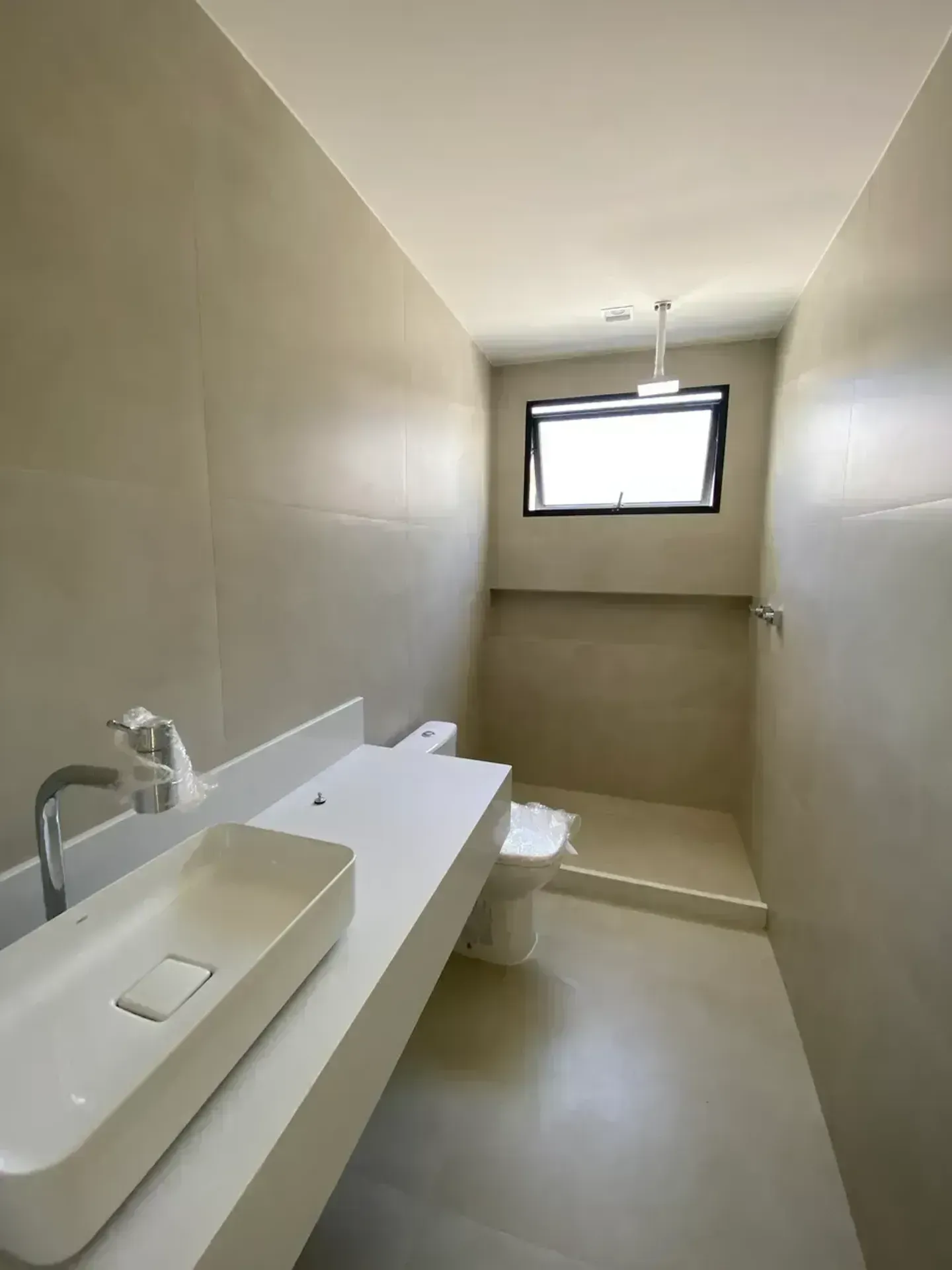 Unfurnished house with 5 bedrooms and 5 bathrooms — photo 43