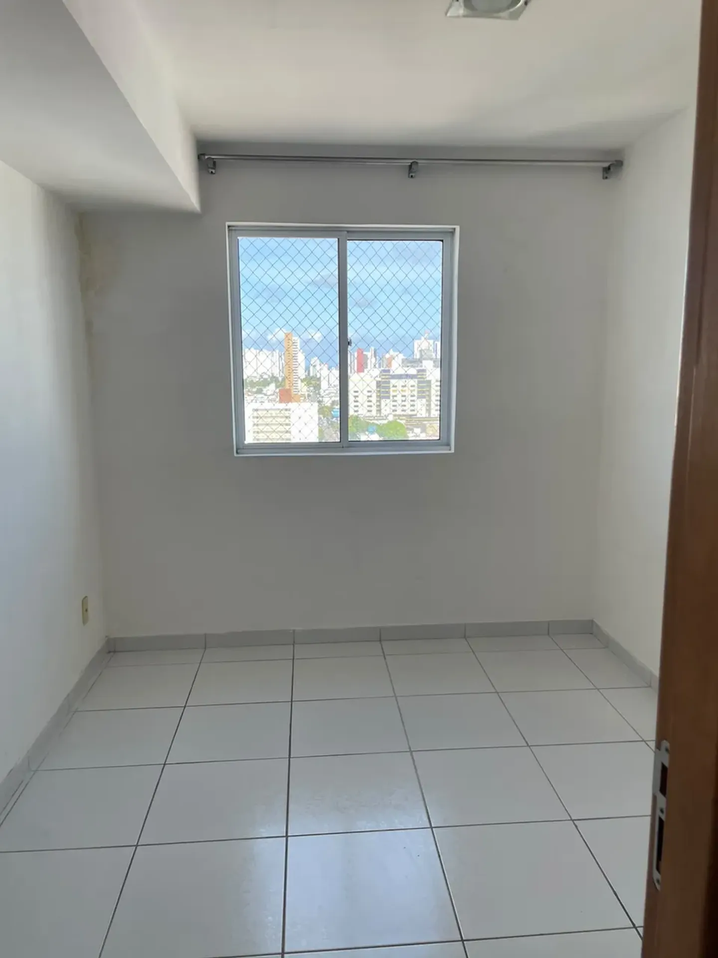 Засклений балкон та 2 спальні: квартира 50 м² — photo 9