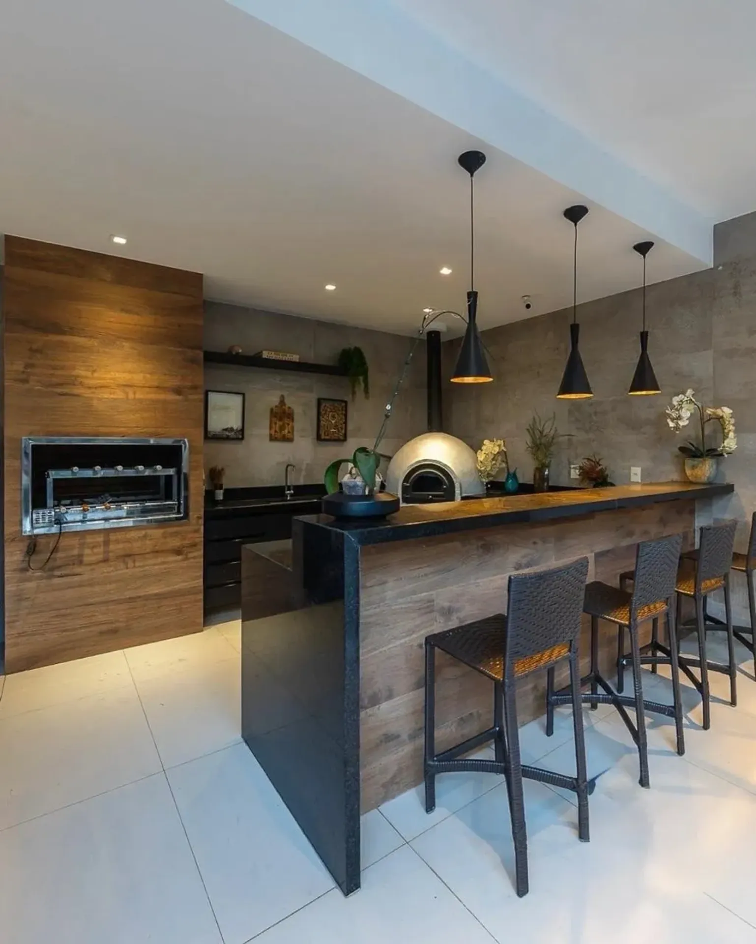 Casa triplex com 4 suítes e cozinha integrada