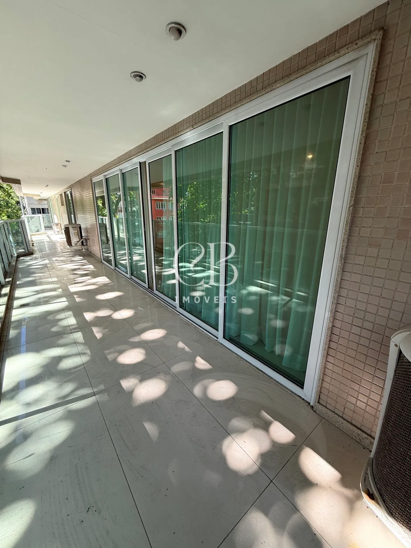 Apartment with 4 bedrooms and a balcony in great condition — photo 2