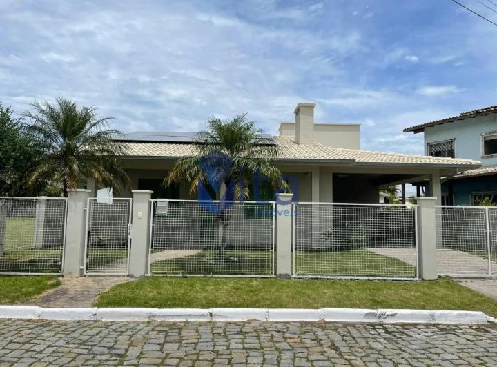 House with an open-plan kitchen and air conditioning — photo 3