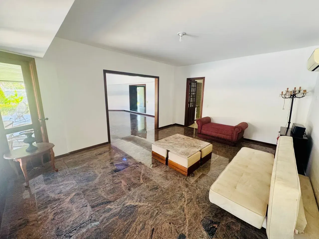 House with 5 suites and an integrated kitchen — photo 28