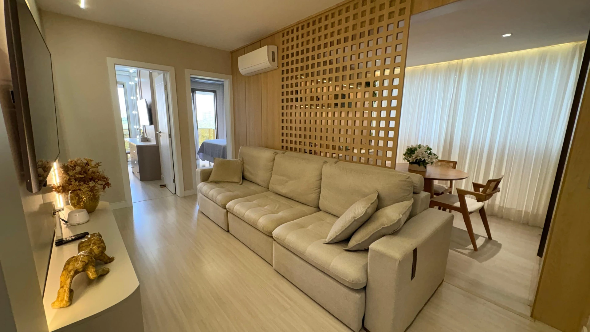 Jacuzzi in a 5-bedroom apartment, 217 m² — photo 45