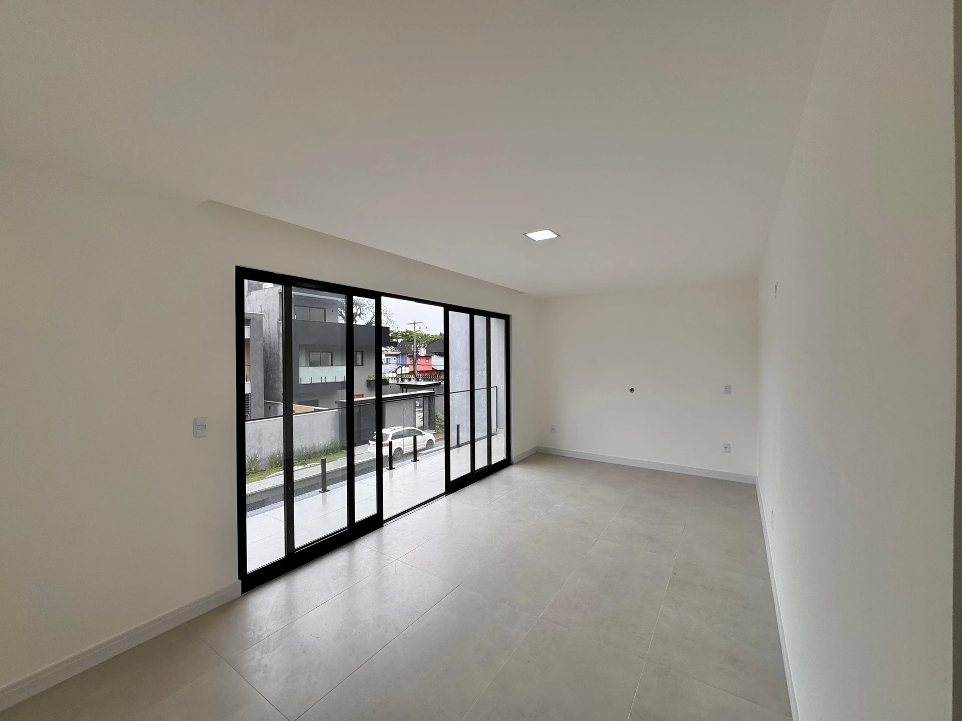 Condo house with 4 en-suite bedrooms and private yard — photo 30