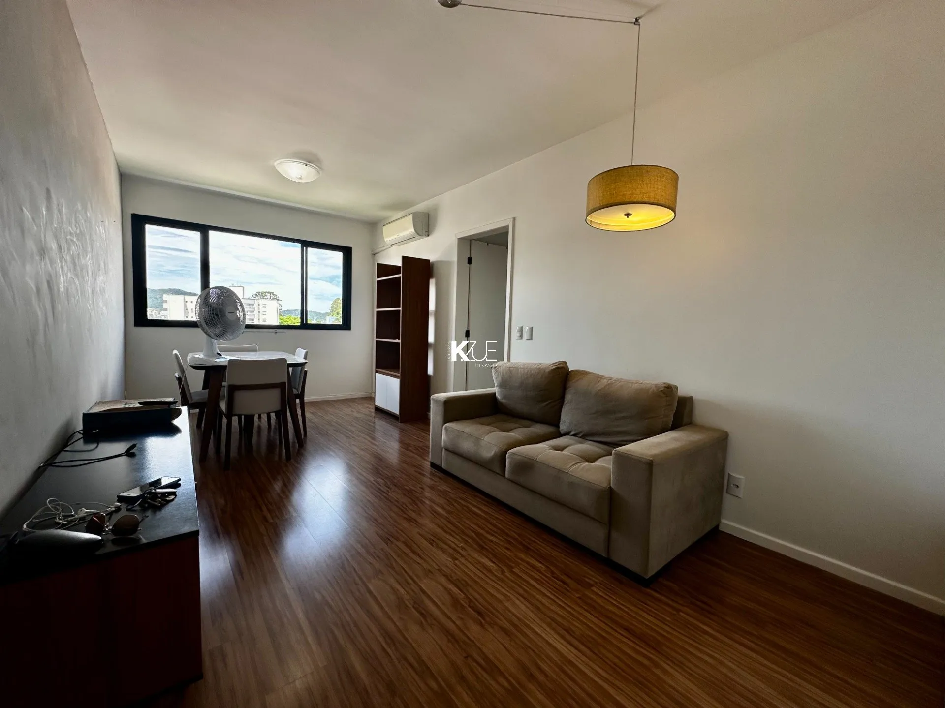 Apartamento com 2 dormitórios e vaga coberta
