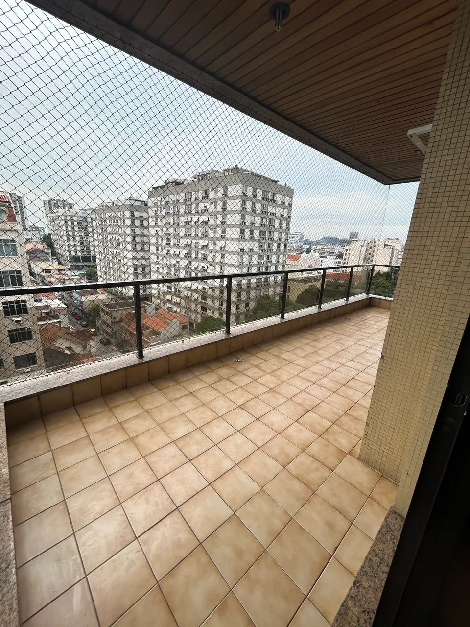 Apartment with 2 bedrooms and 3 bathrooms plus a gas stove