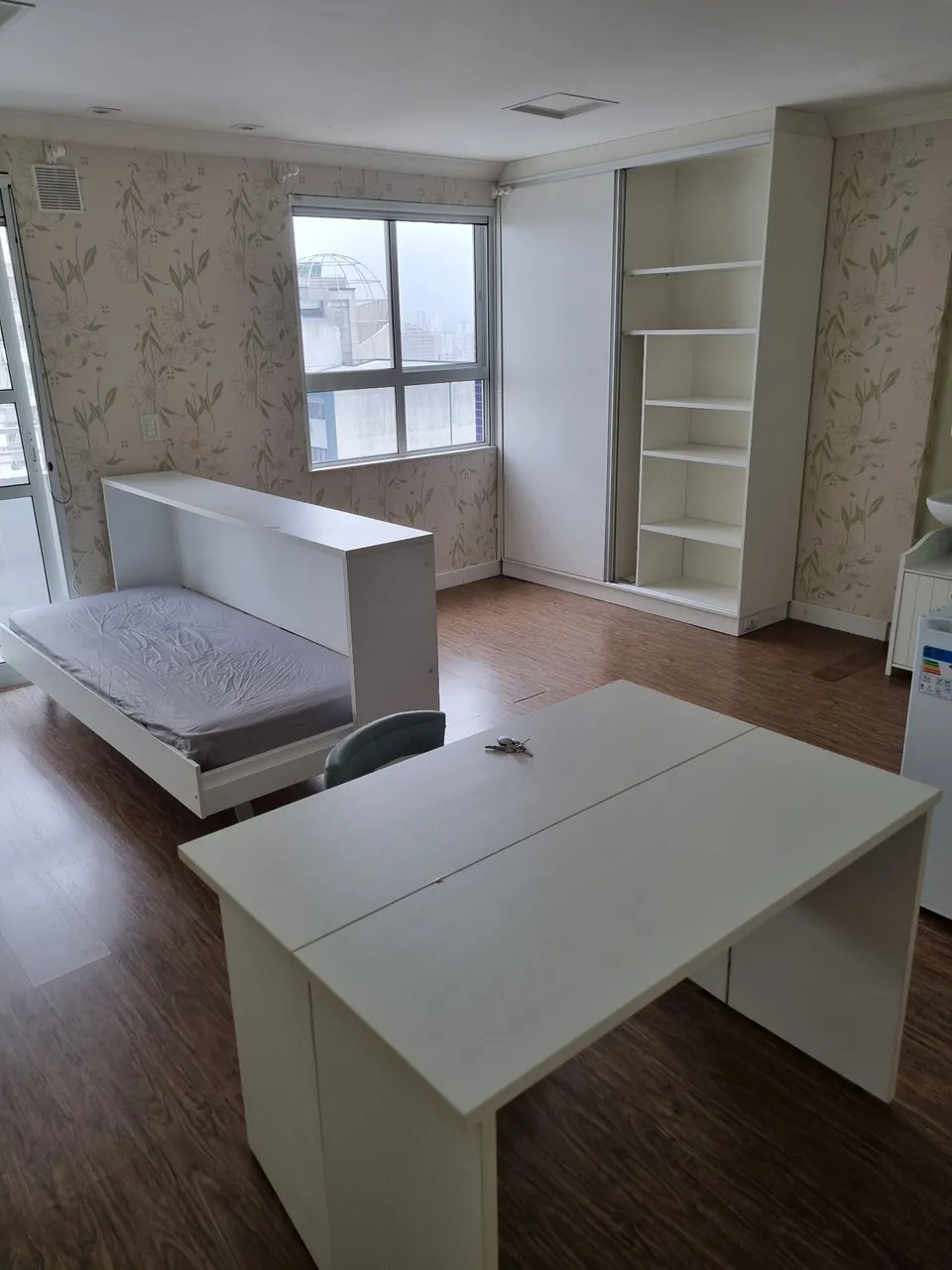 Furnished studio apartment with 1 bedroom and 1 bathroom — photo 12