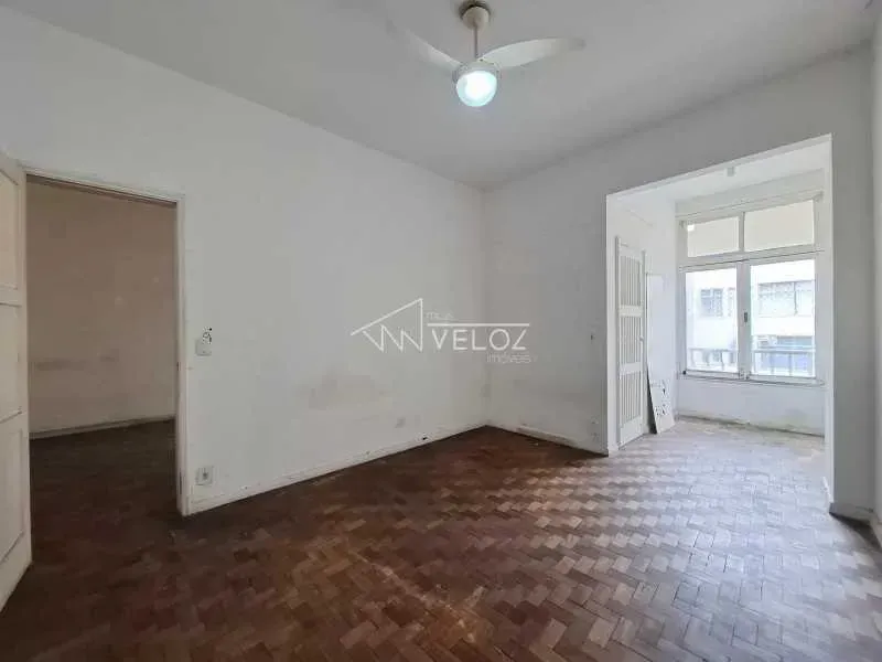 Apartamento, 100 m², com piso de madeira ou laminado