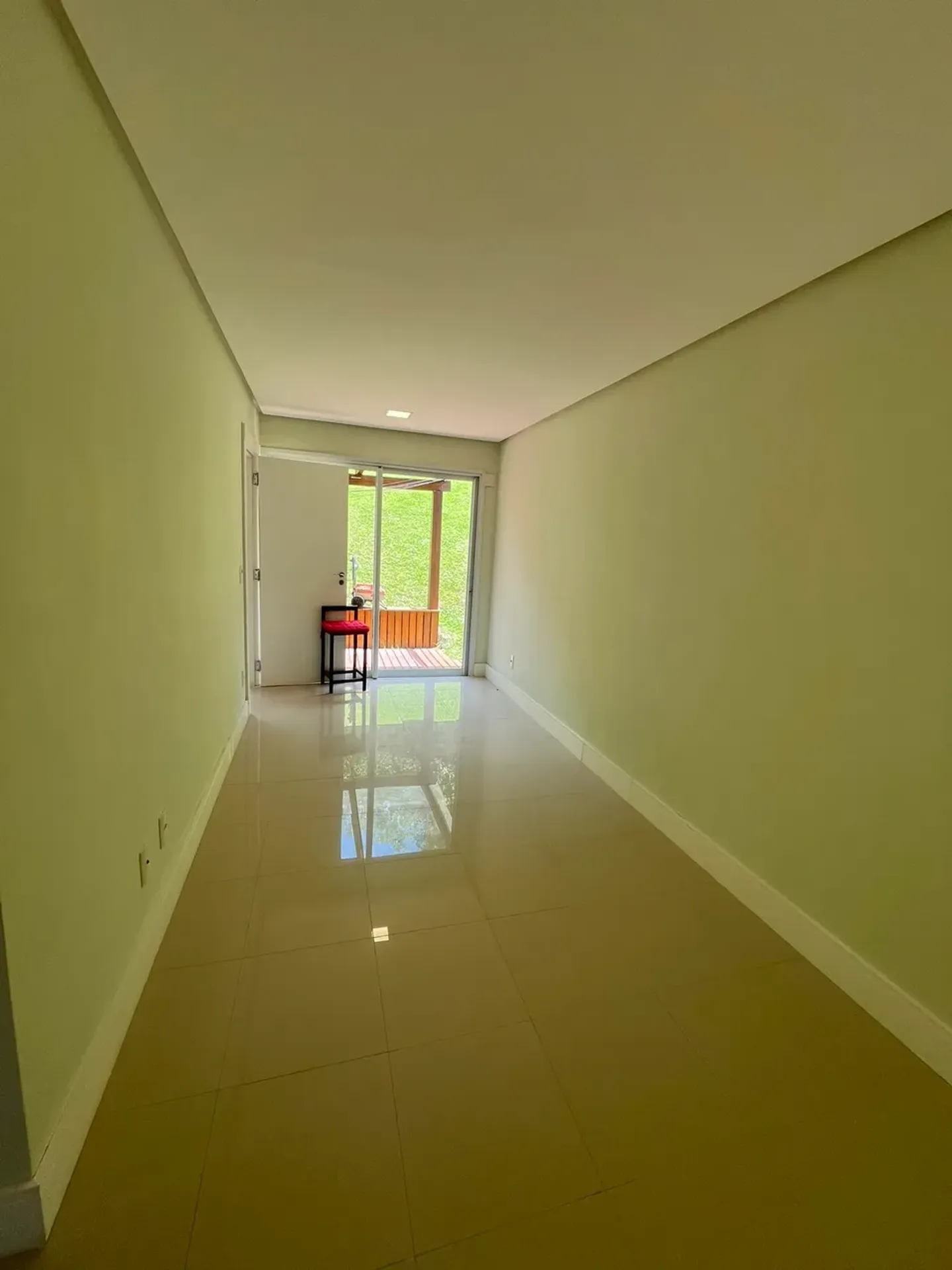 Casa de 1000 m² con vista al agua y chimenea — photo 61