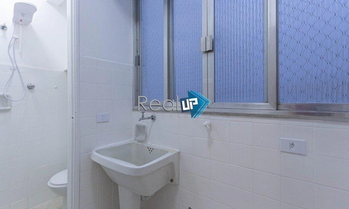 Apartment, 66 m², with wood or laminate floors — photo 19