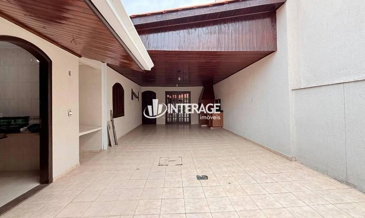 Wood or laminate floors in a 4-bedroom house, 200 m² — photo 19