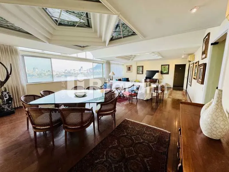 Residential apartment with 4 bedrooms and 4 bathrooms — photo 11