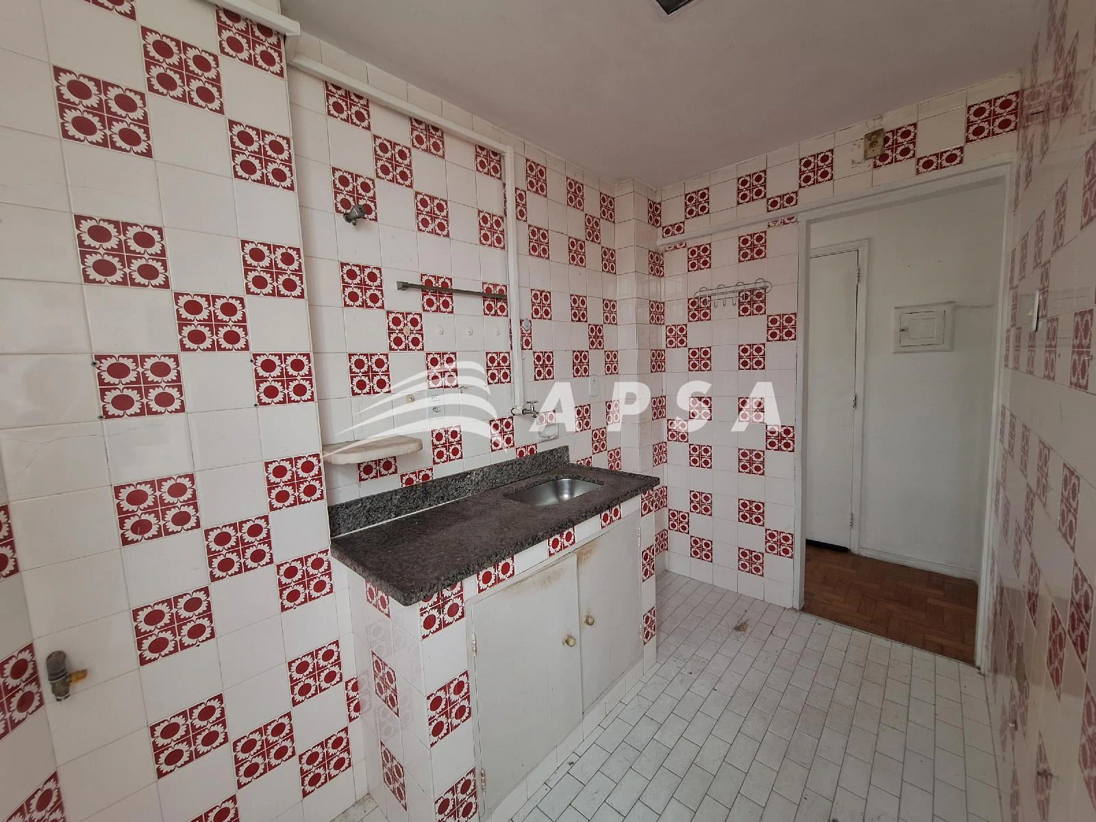 Wood or laminate floors in a one-bedroom apartment, 47 m² — photo 10