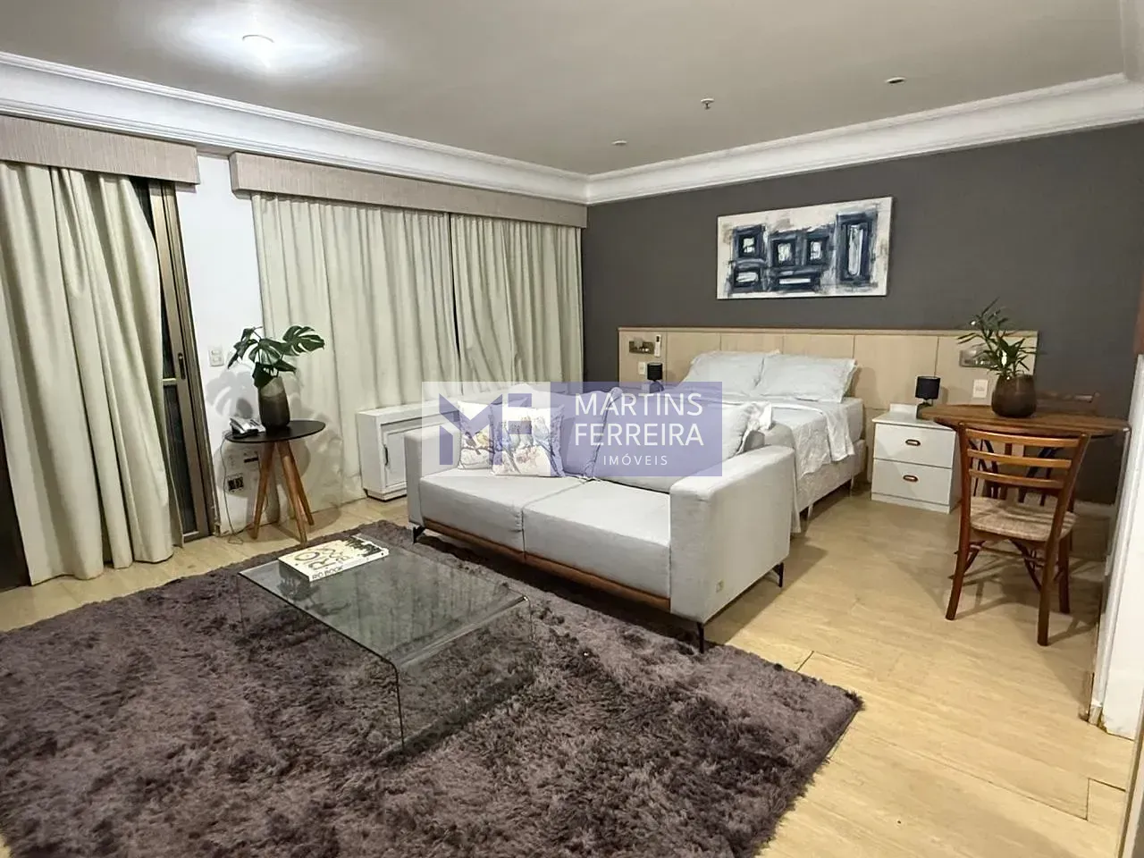 Furnished 1-bedroom apartment with a balcony