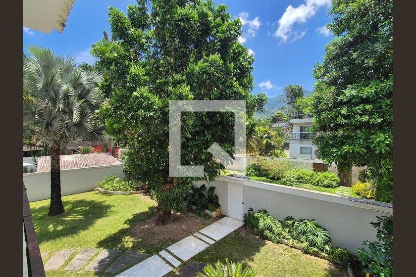 Furnished house with 3 en-suite bedrooms and shared BBQ — photo 48