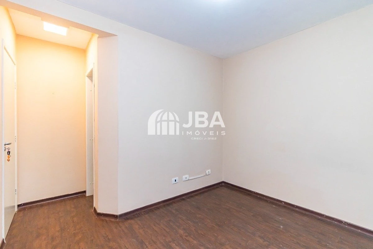 Glass-enclosed balcony in a 3-bedroom house, 85 m² — photo 19