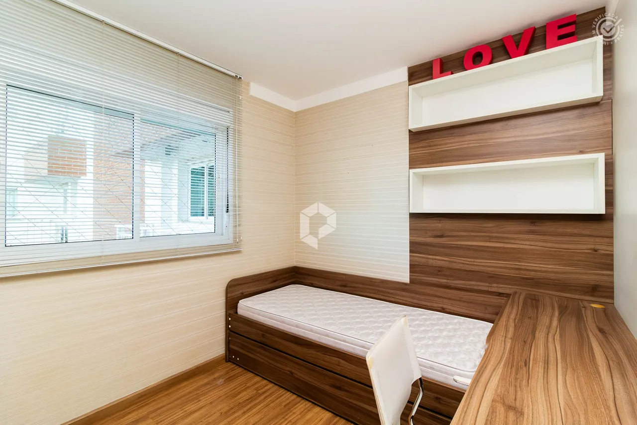 Мебльована квартира з окремою газовою кухнею — photo 17