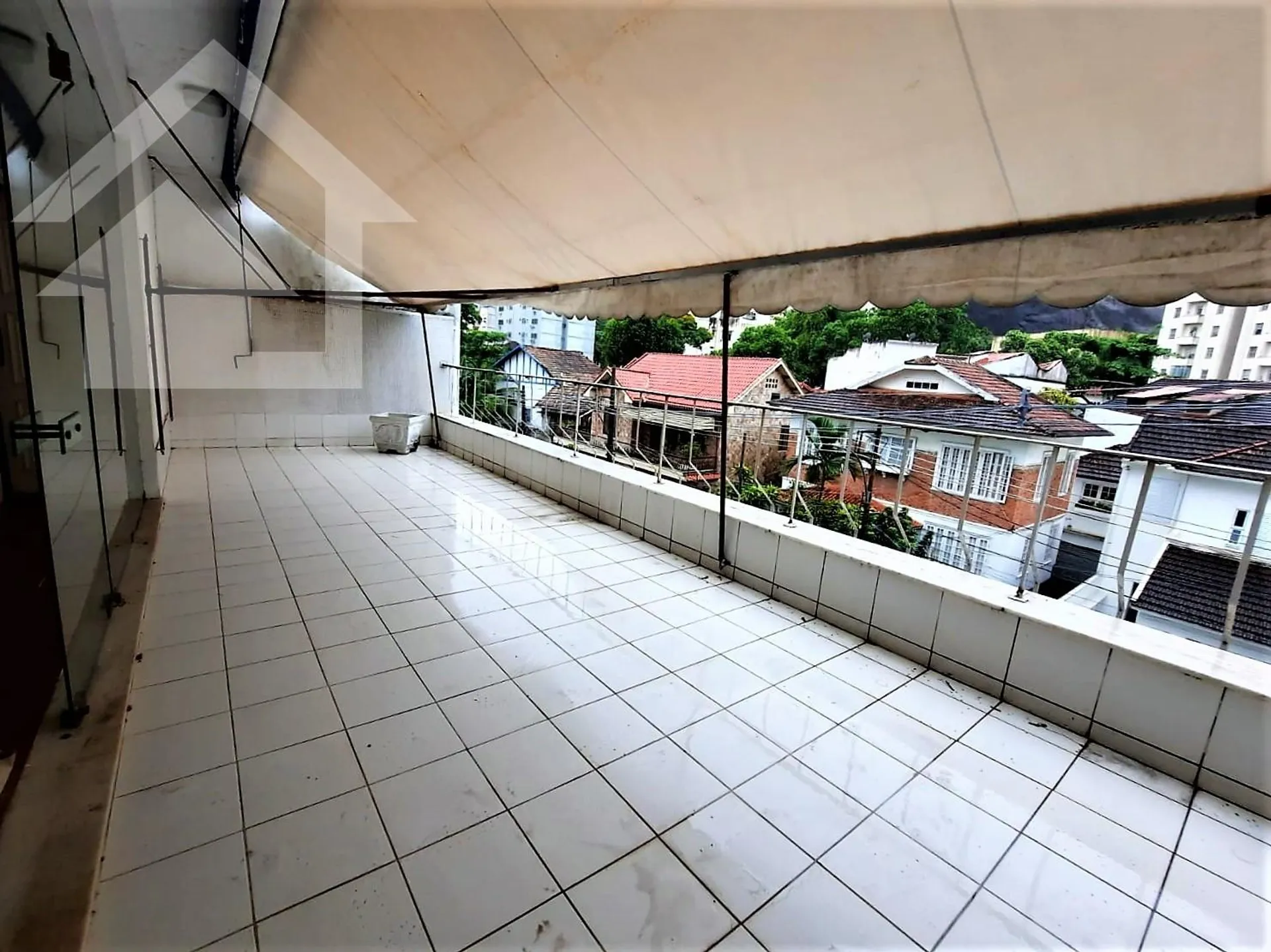 525 m² apartment with a home office and a bathtub — photo 12