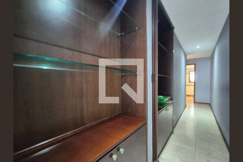 Rental apartment with 3 bedrooms and 208 m² — photo 2