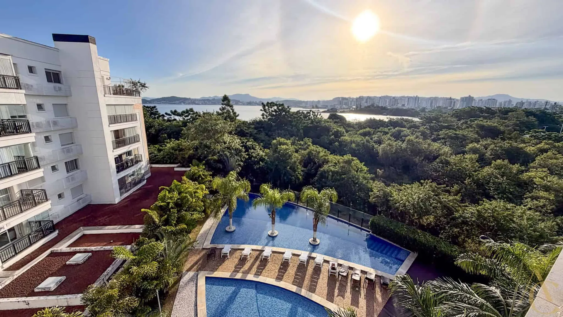 149 m² furnished apartment with a built-in grill on the balcony — photo 18