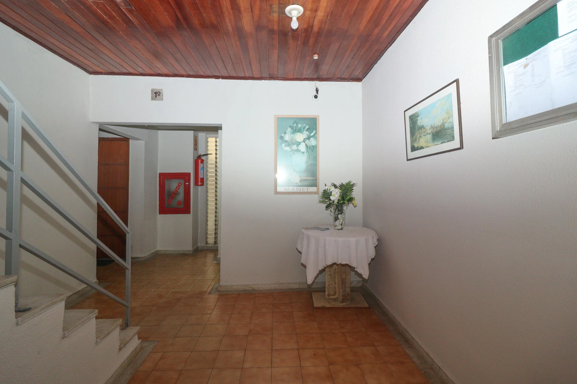 3-bedroom apartment with a mountain view — photo 30