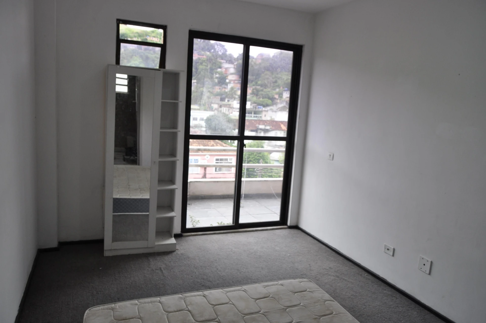 Квартира з 3 спальнями та балконом — photo 22