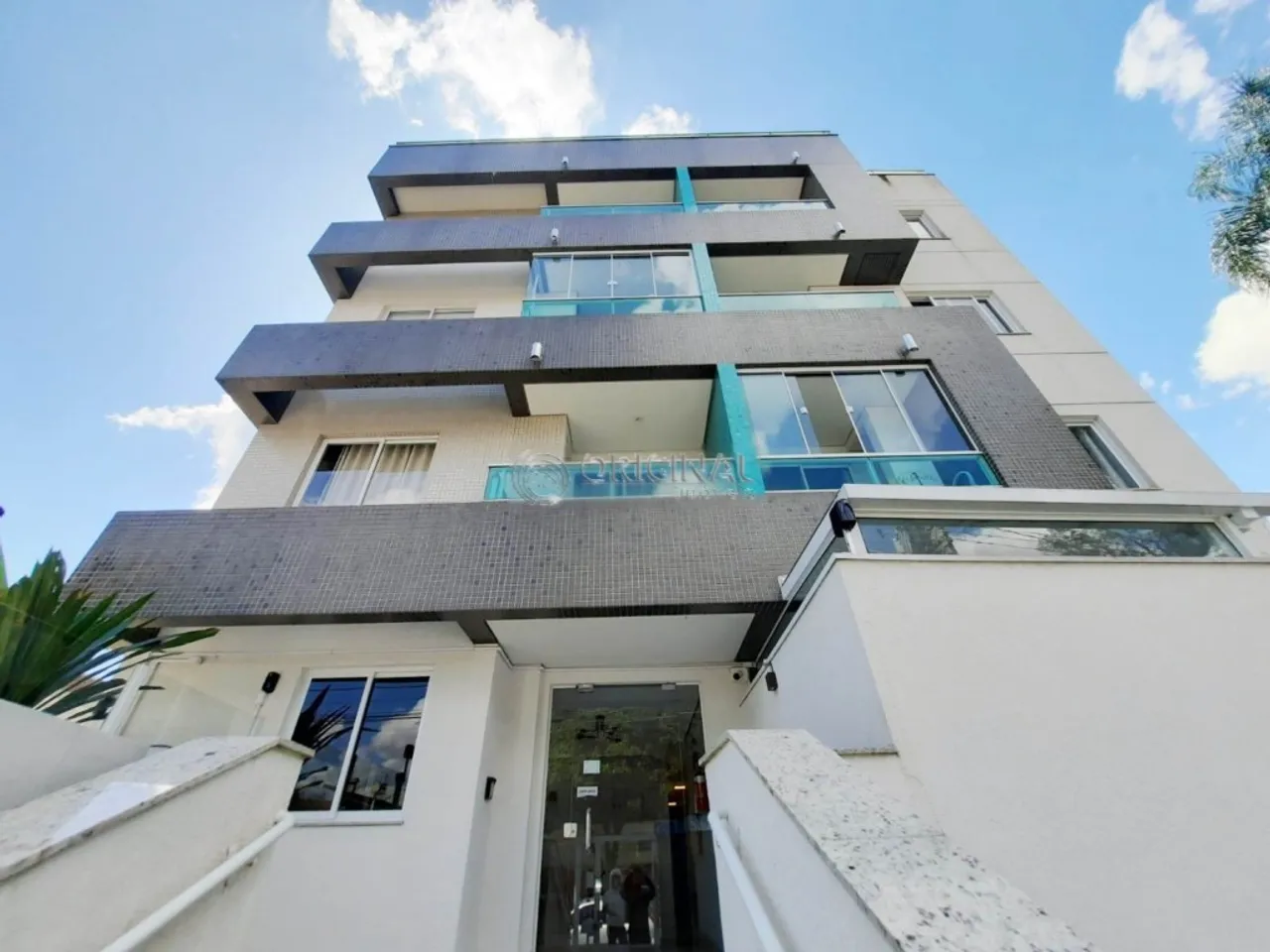 1-bedroom apartment with a balcony and 1 parking space — photo 2