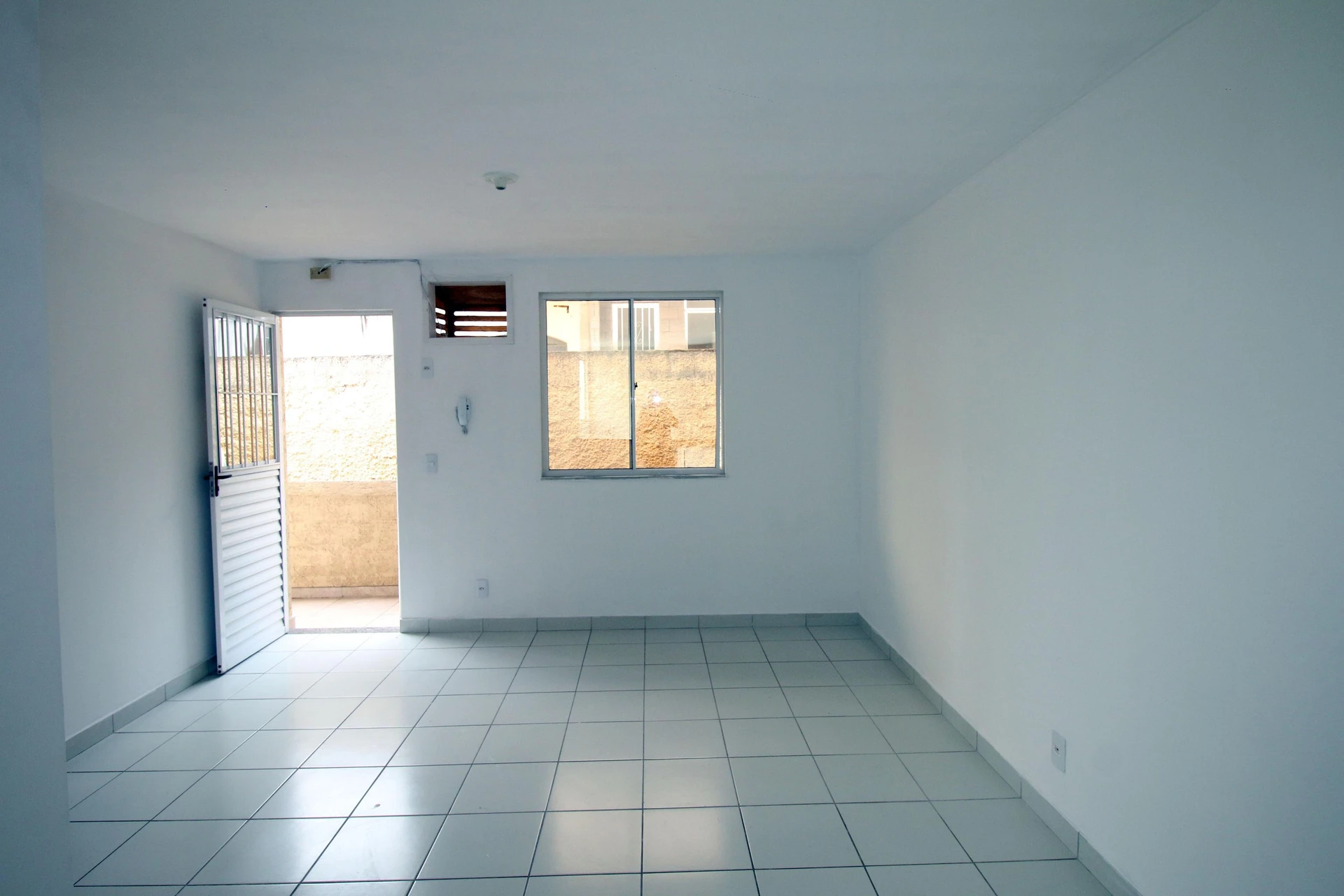 Unfurnished studio with 1 bedroom and 1 total bathroom — photo 10