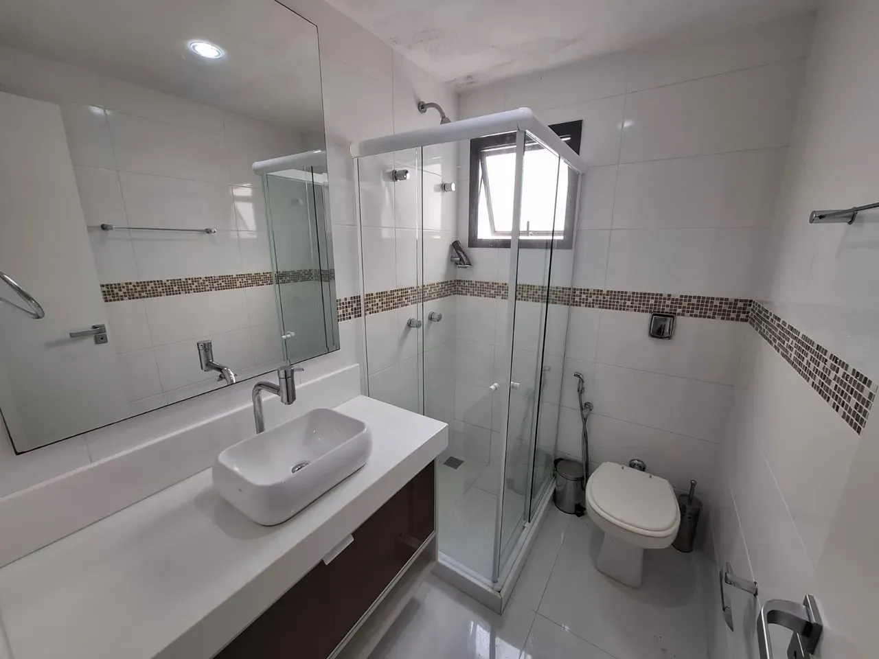 Glass-enclosed balcony in a 2-bedroom apartment, 107 m² — photo 15