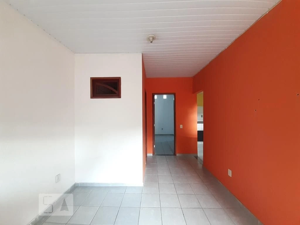 Apartamento sem mobília com cozinha fechada e armários — photo 4