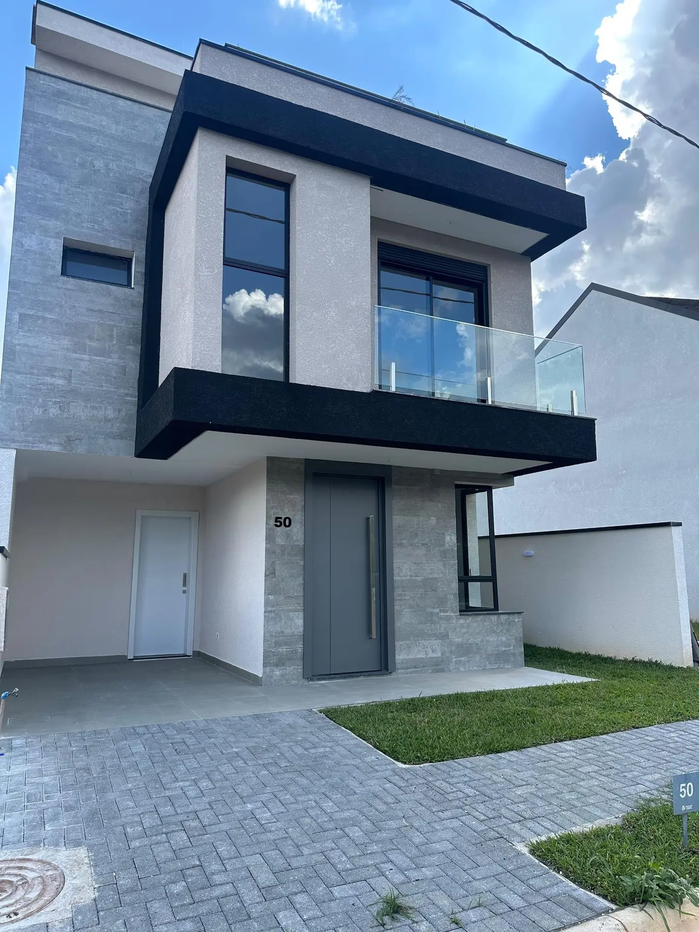 3-bedroom house with floor-to-ceiling windows in Curitiba — photo 2