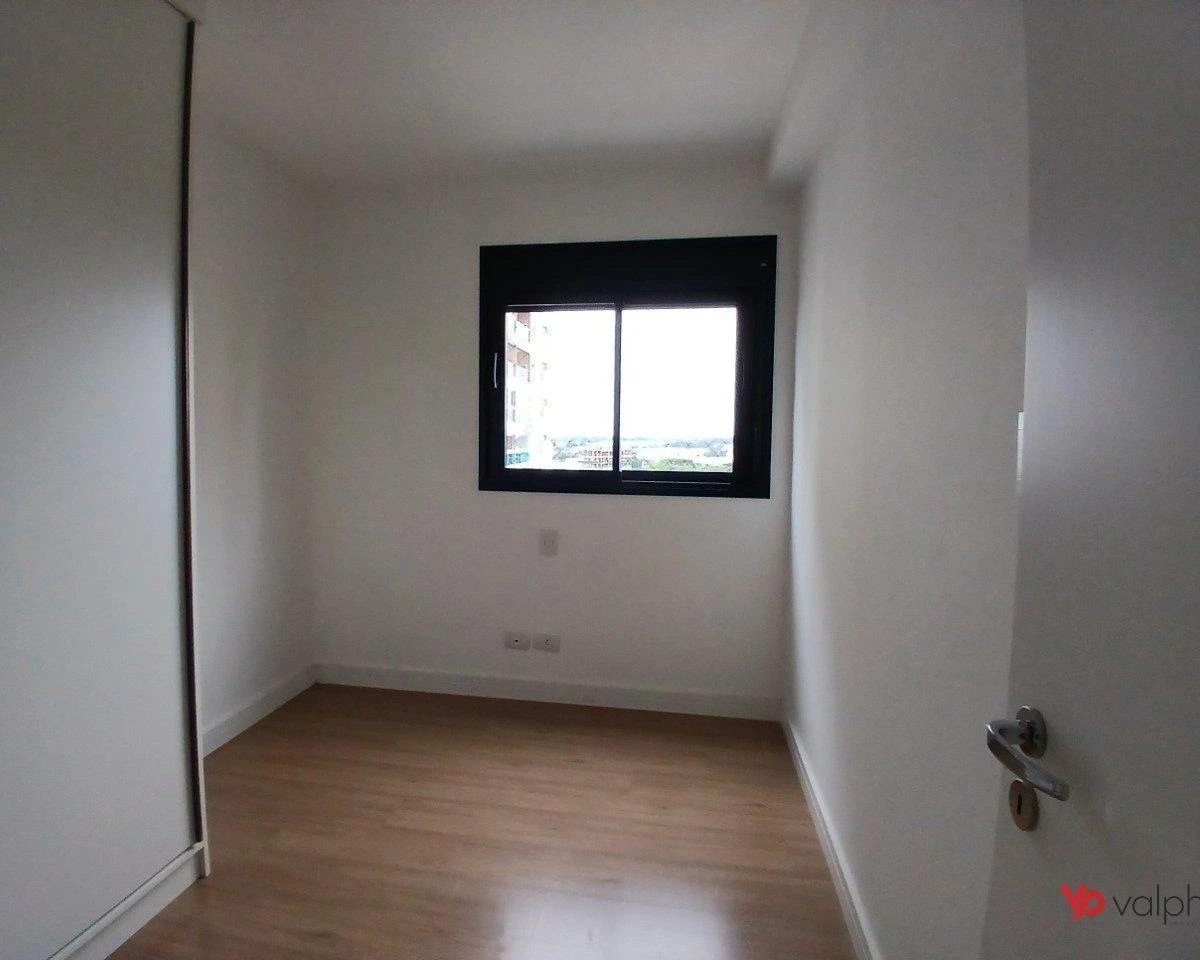 2-bedroom apartment in a building with a gym — photo 39