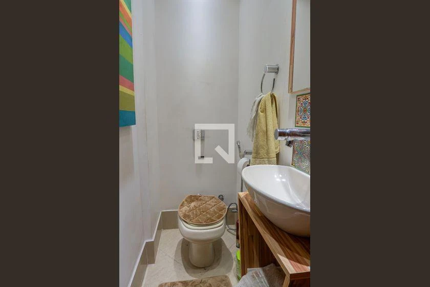 Furnished apartment with 4 bedrooms and 200 m² — photo 32