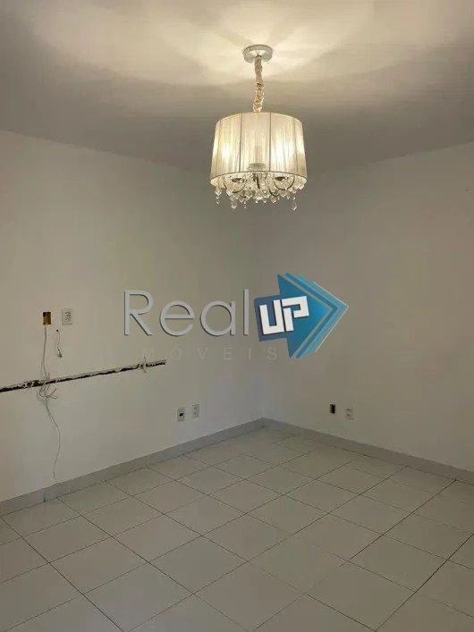 1083 m² house with 5 en-suite bedrooms and 9 parking
