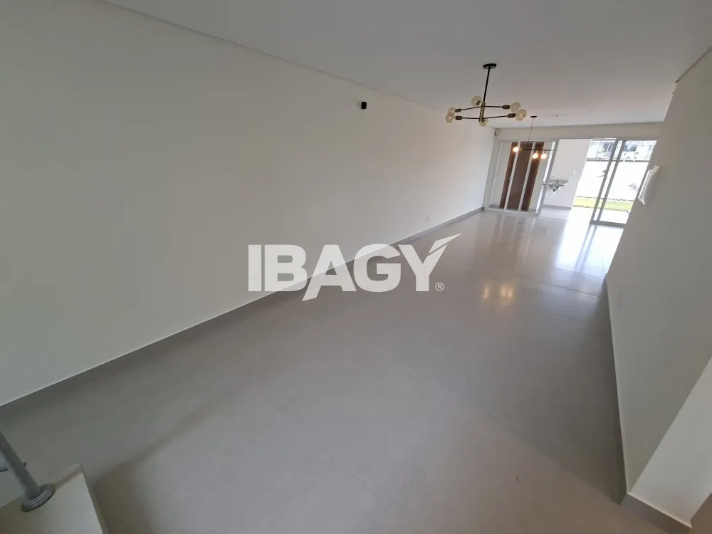 House with 3 en-suite bedrooms and 2 parking spots — photo 6