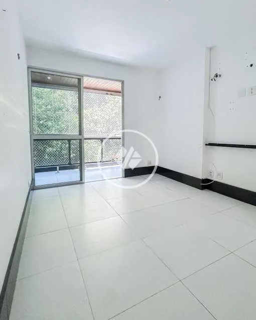 3-bedroom apartment with 2 en-suite baths and balcony — photo 16