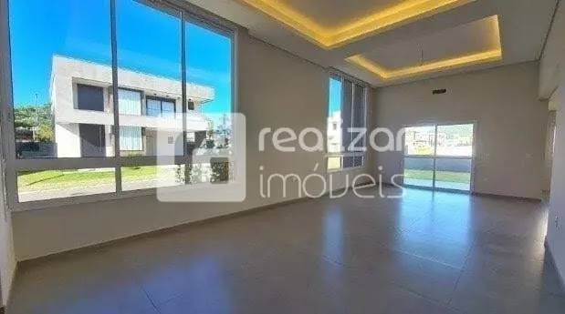 Unfurnished 3-bedroom house with private garden