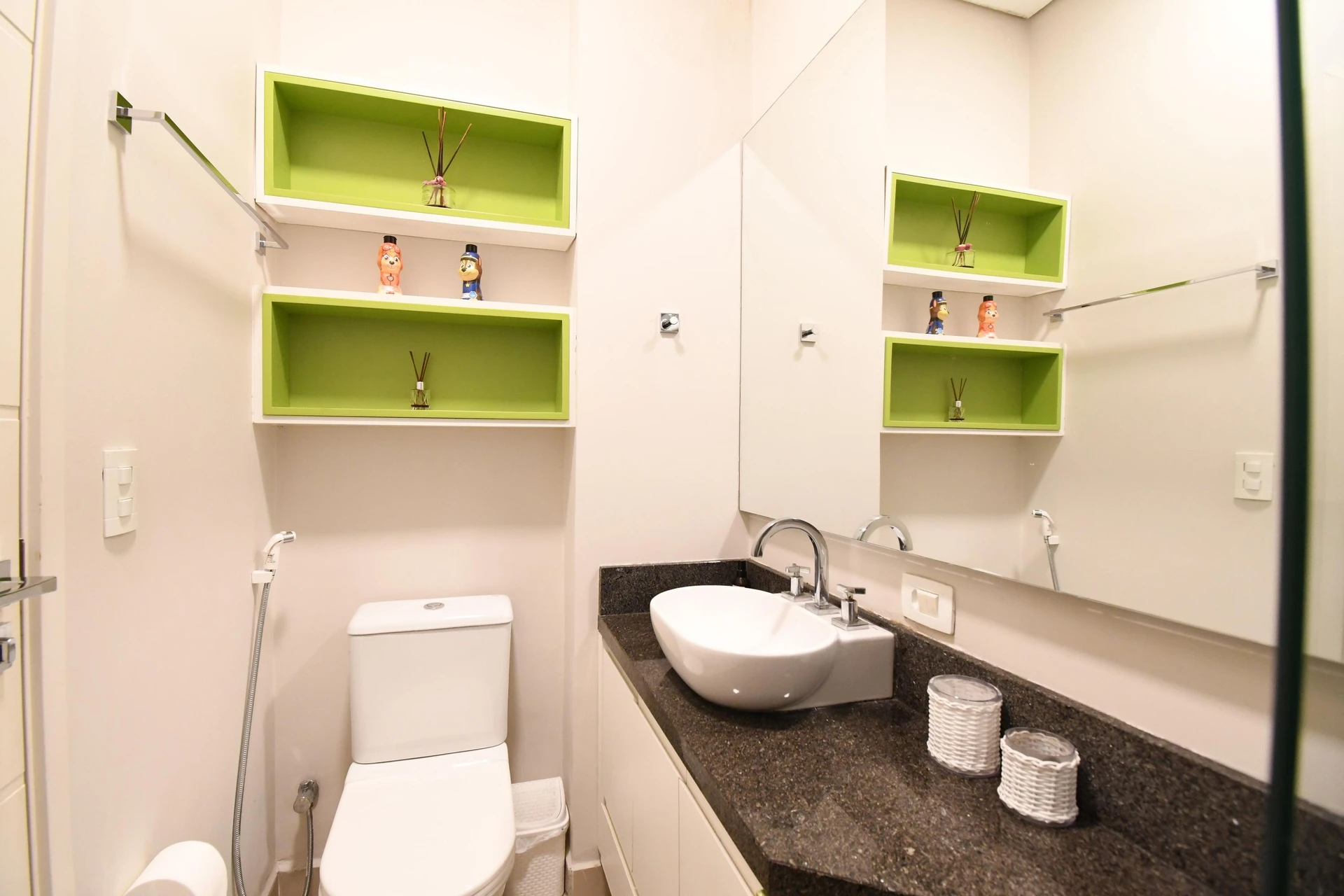 4-bedroom apartment with a dishwasher in Curitiba — photo 42