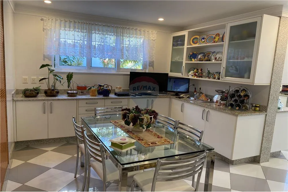 Furnished house with 4 bedrooms and 508 m² — photo 9