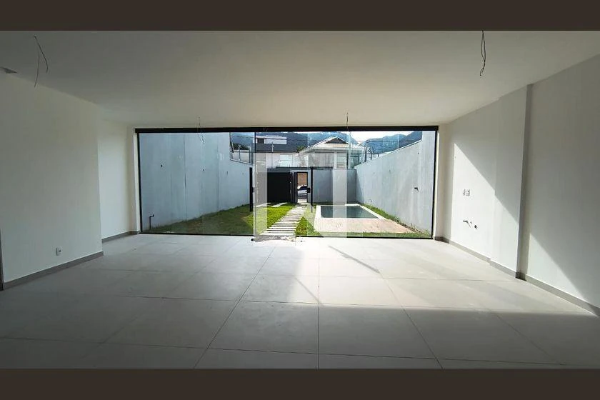 4-bedroom house with 210 m² and 4 parking spaces — photo 5