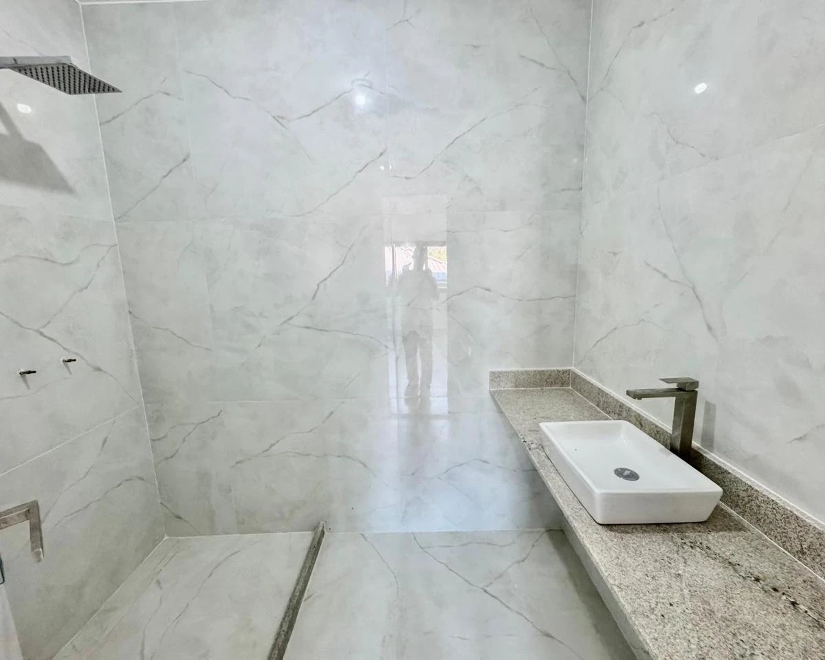 House, 240 m², with a glass-enclosed balcony — photo 23