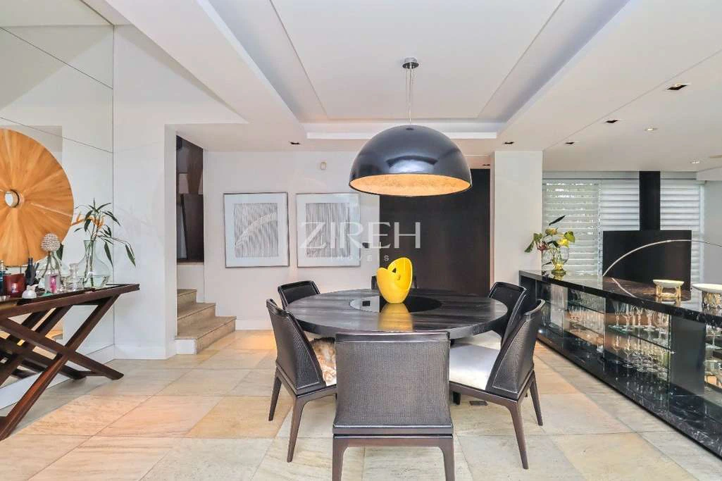 House with 6 bedrooms and a private garden — photo 3