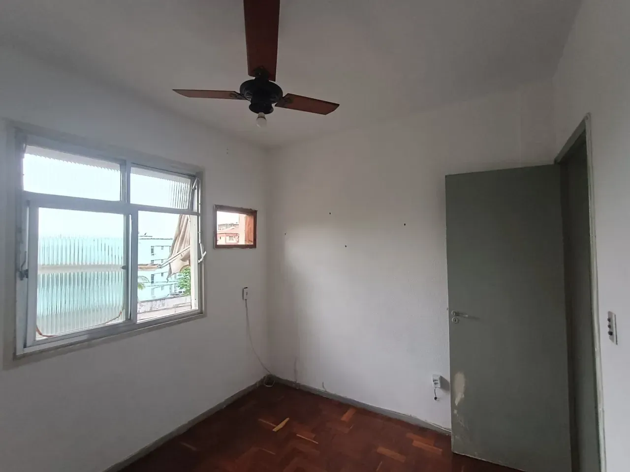One-bedroom apartment with wood or laminate floors — photo 13