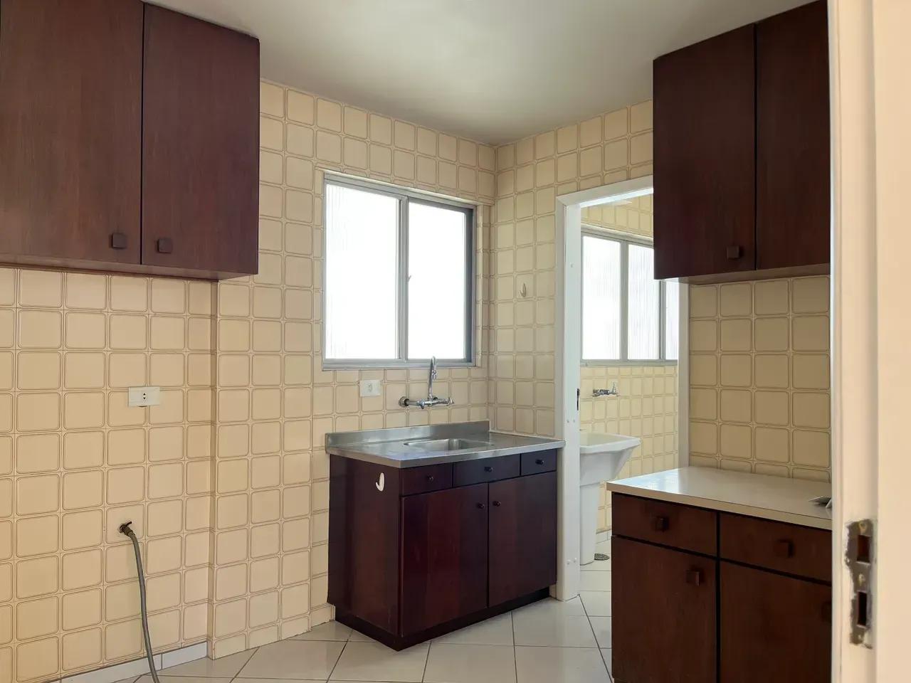 Unfurnished 2-bedroom apartment with parking space — photo 7