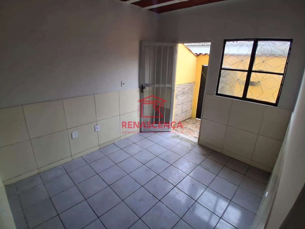 Casa não mobiliada com 2 quartos e 1 banheiro