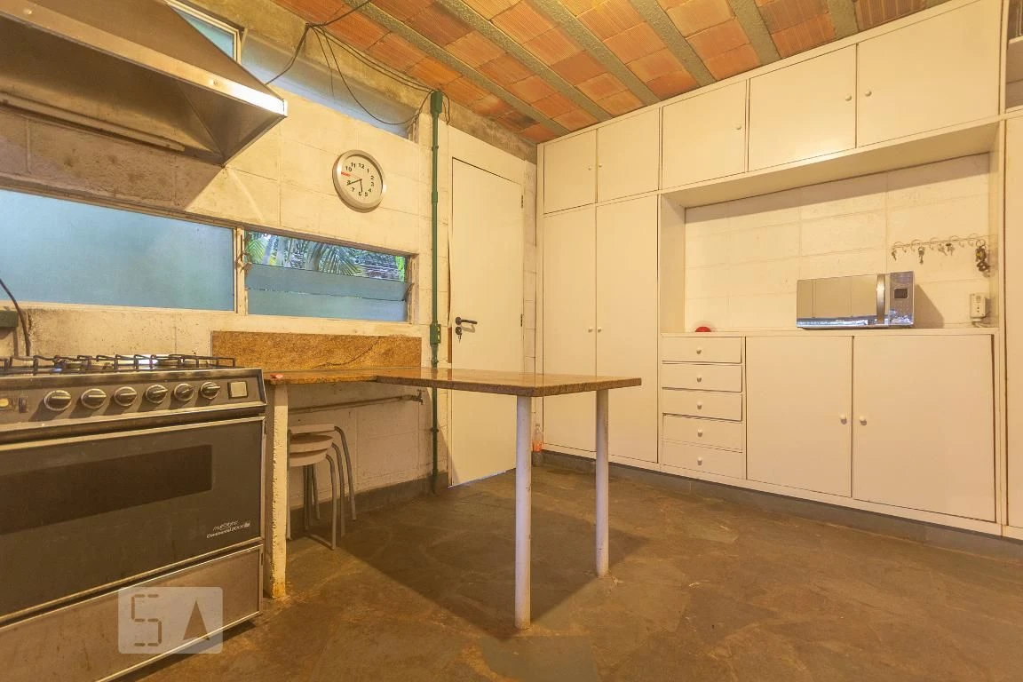 Condo house with 4 bedrooms and 400 m² — photo 61