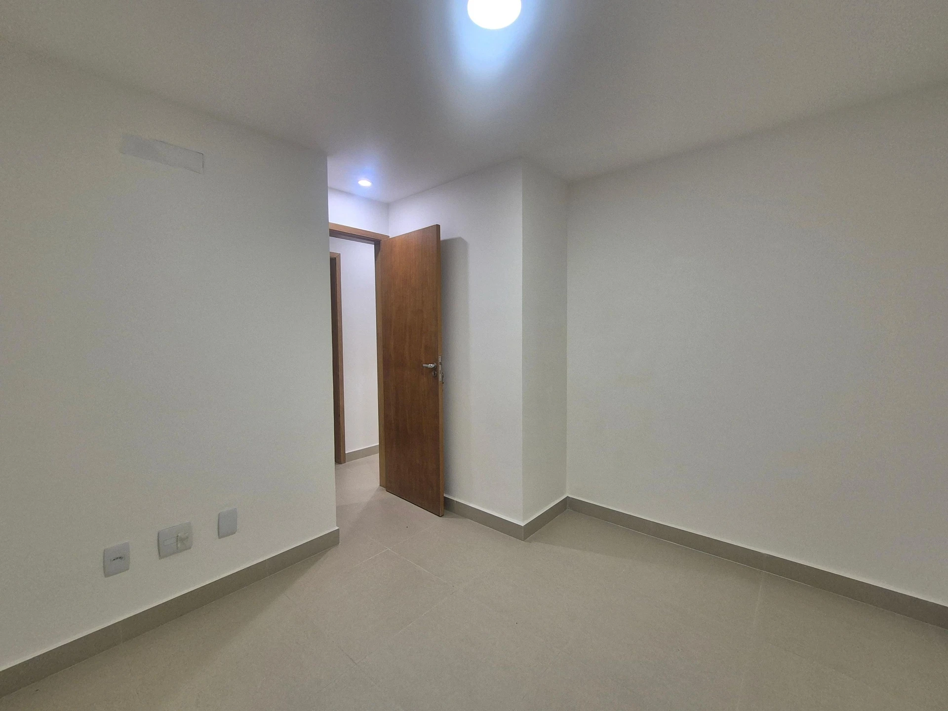 3-bedroom apartment with a grill on the balcony — photo 14
